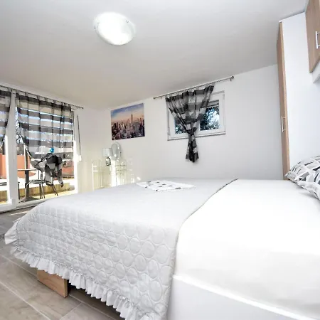 Holiday home Tina & Tino By Interhome Brisevo