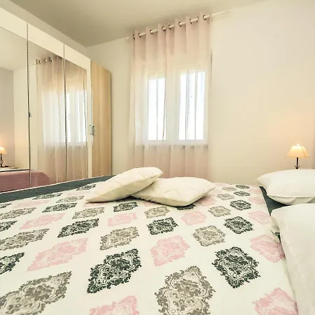 Tina & Tino By Interhome *