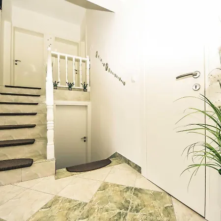 Tina & Tino By Interhome * Brisevo