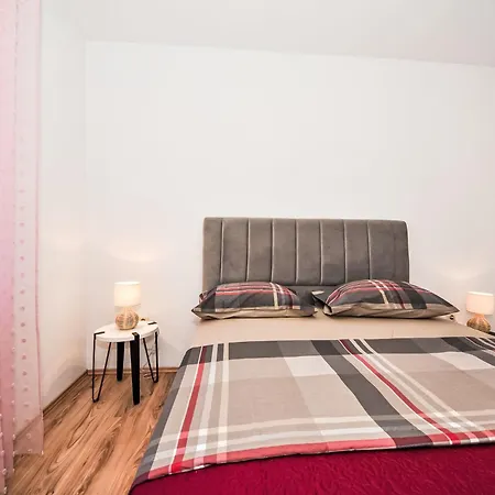 Tina & Tino By Interhome Brisevo