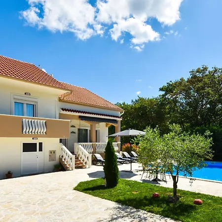 Tina & Tino By Interhome Brisevo