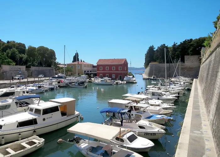 Tina & Tino By Interhome Brisevo